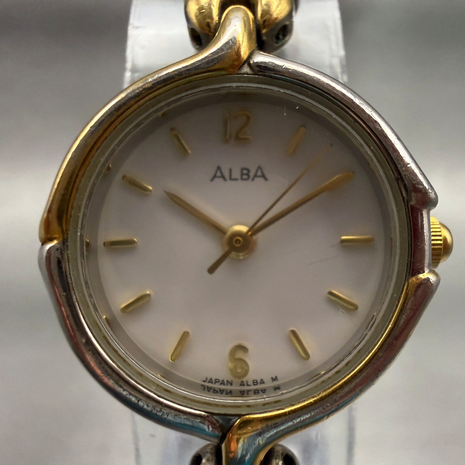 Seiko Alba Watch Women 21mm White Dial Two Tone Round V401-X194 New Battery1