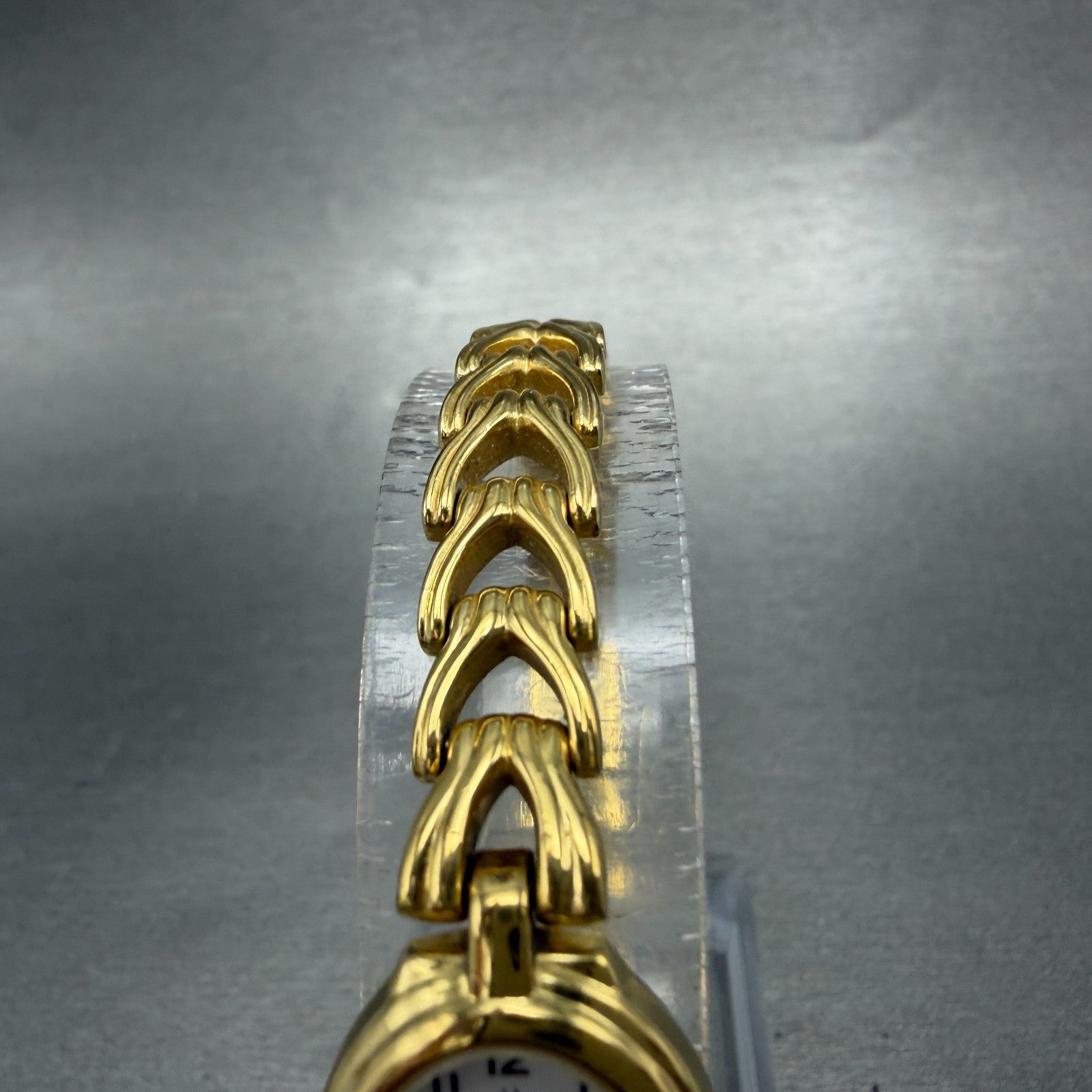Bulova Watch Women 17mm White Dial Gold Tone Oval 97T70 New Battery Vintage4