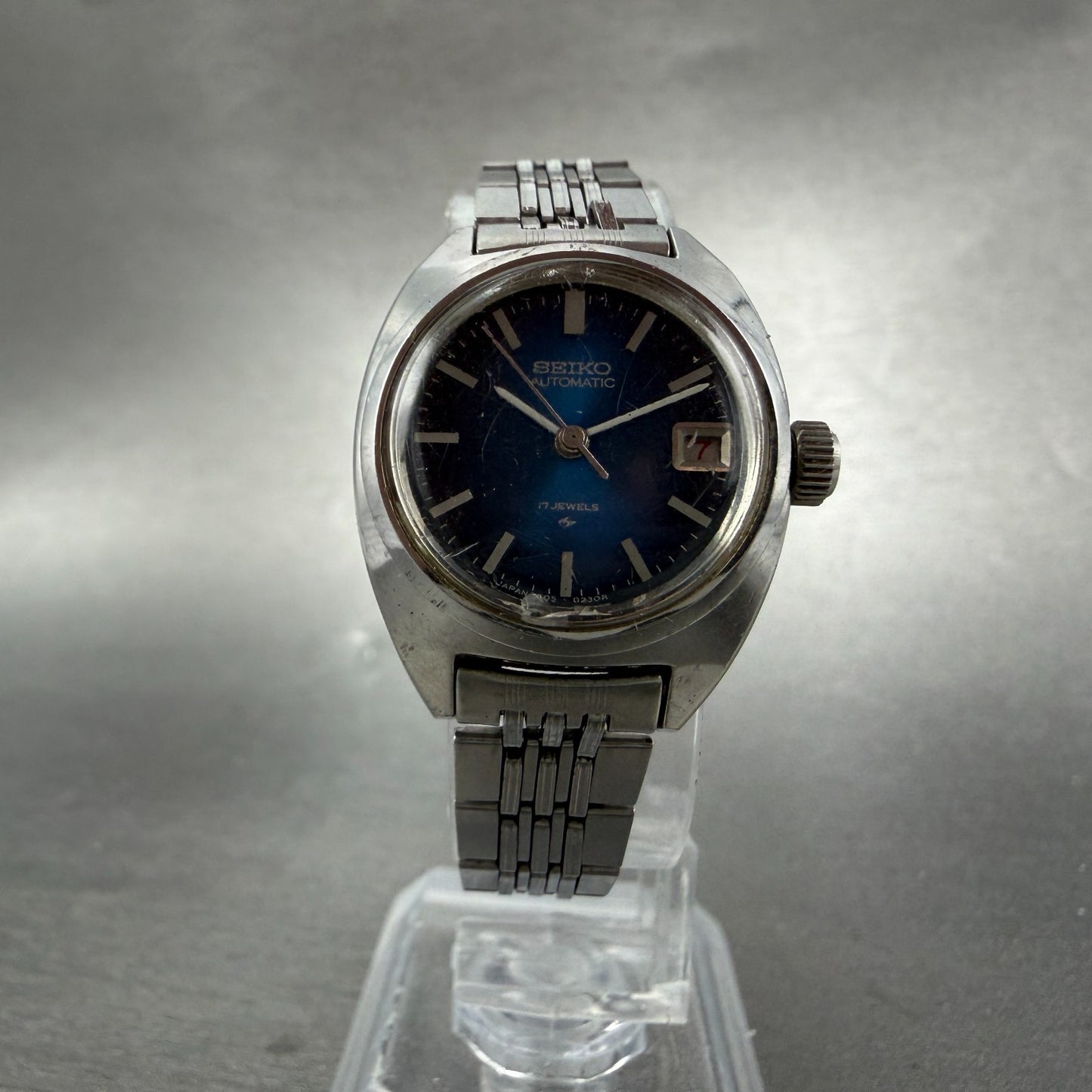 Seiko Automatic Watch Women 24mm Blue Dial Silver Tone Date 2205-0050 Runs VTG5