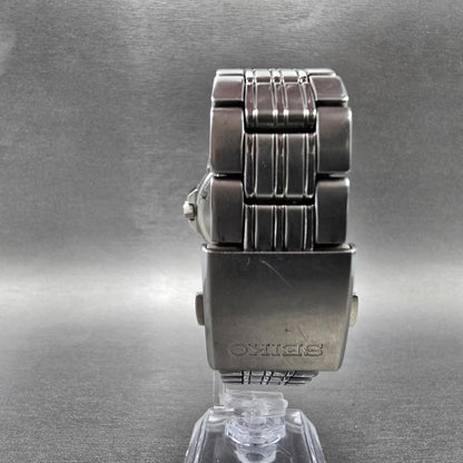 Seiko Solar Watch Men 39mm Black Dial Silver Tone Daydate Round V158-0AD0 Runs D7