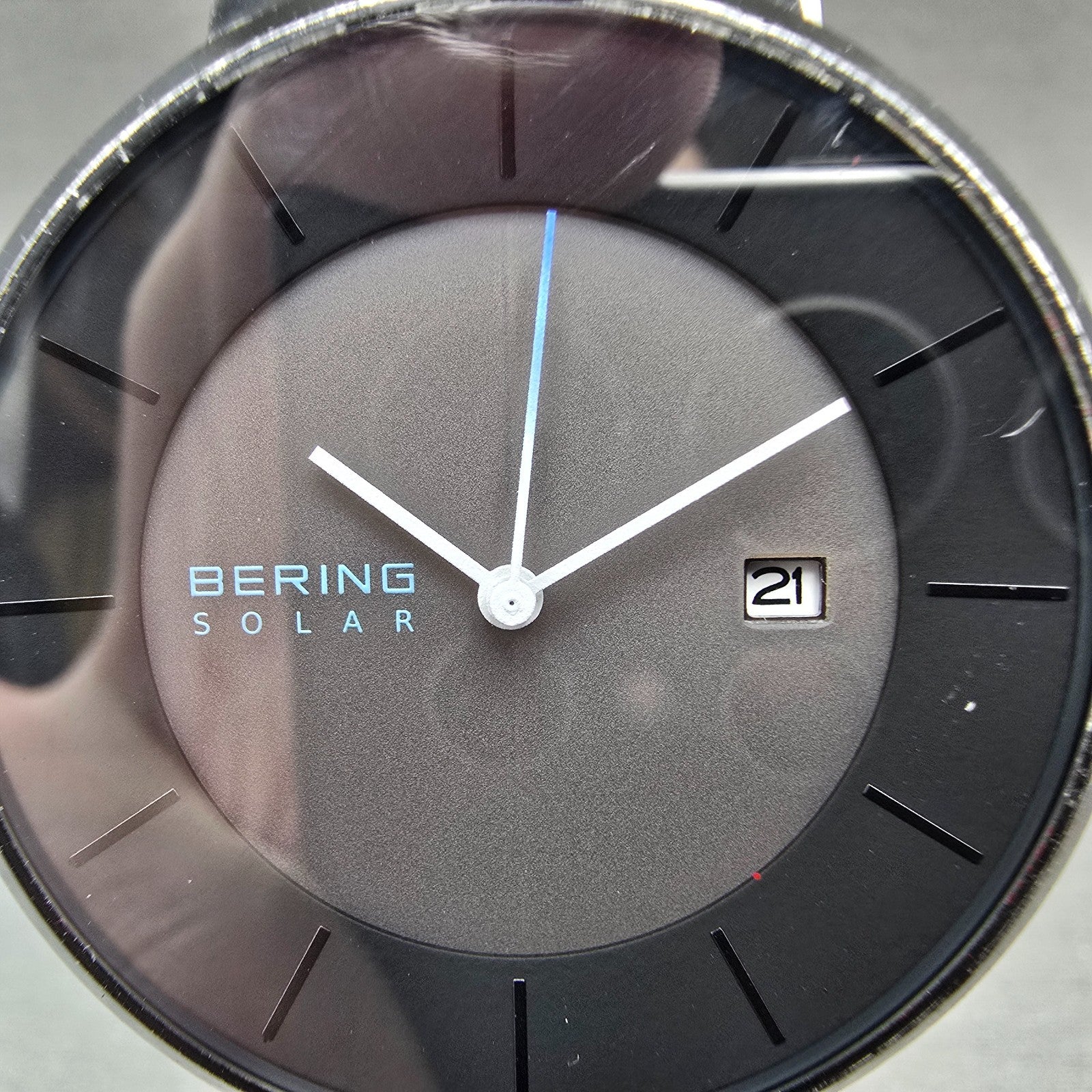 Bering Solar Watch Men 39mm Gray Dial Black Date Round Mesh 14639-122 Works1