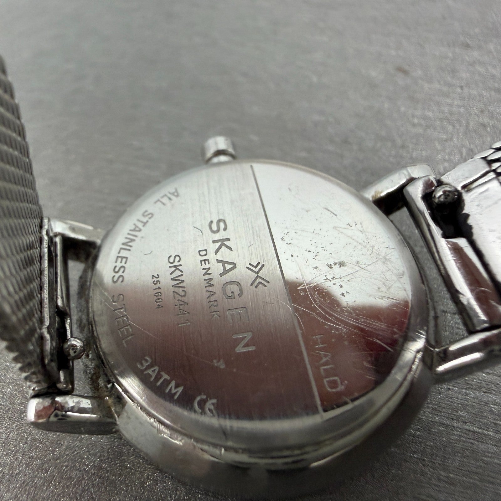 Skagen HALD Watch Women 26mm Silver Dial Silver Tone Round Mesh Band New Battery9