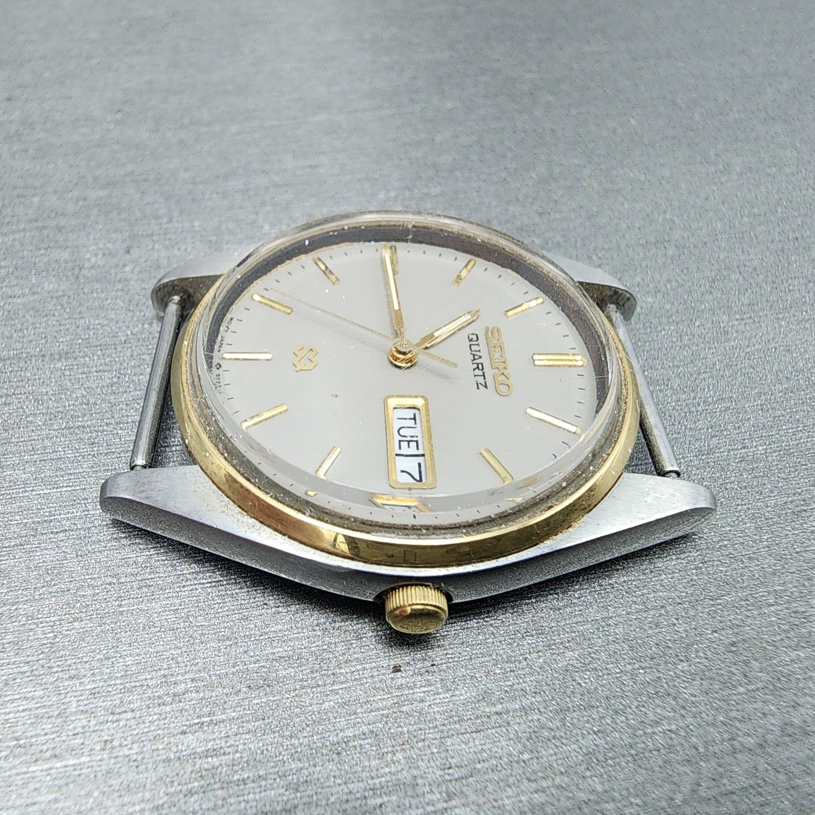 Seiko SQ Watch Men 33mm Gray Dial Two Tone Round Daydate 5y236020 PARTS6