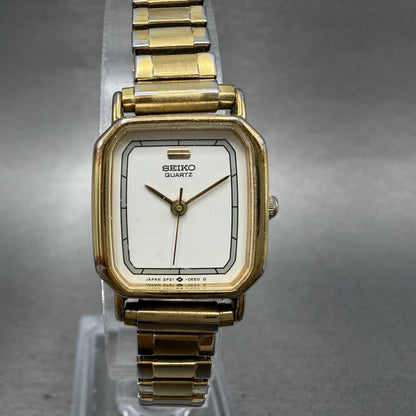 Seiko Tank Watch Women 19mm White Dial Gold Tone Rectangle 2P215C10 New Battery0