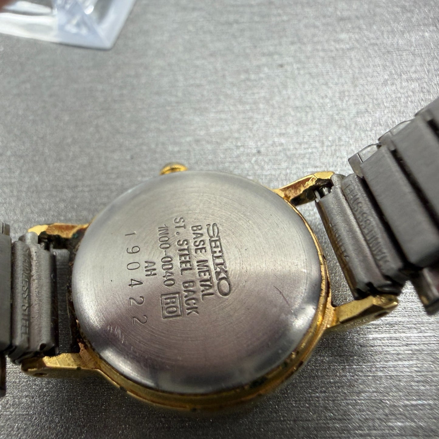 Seiko Watch Women 21mm White Dial Two Tone Round 1N00-0040 New Battery Vintage9