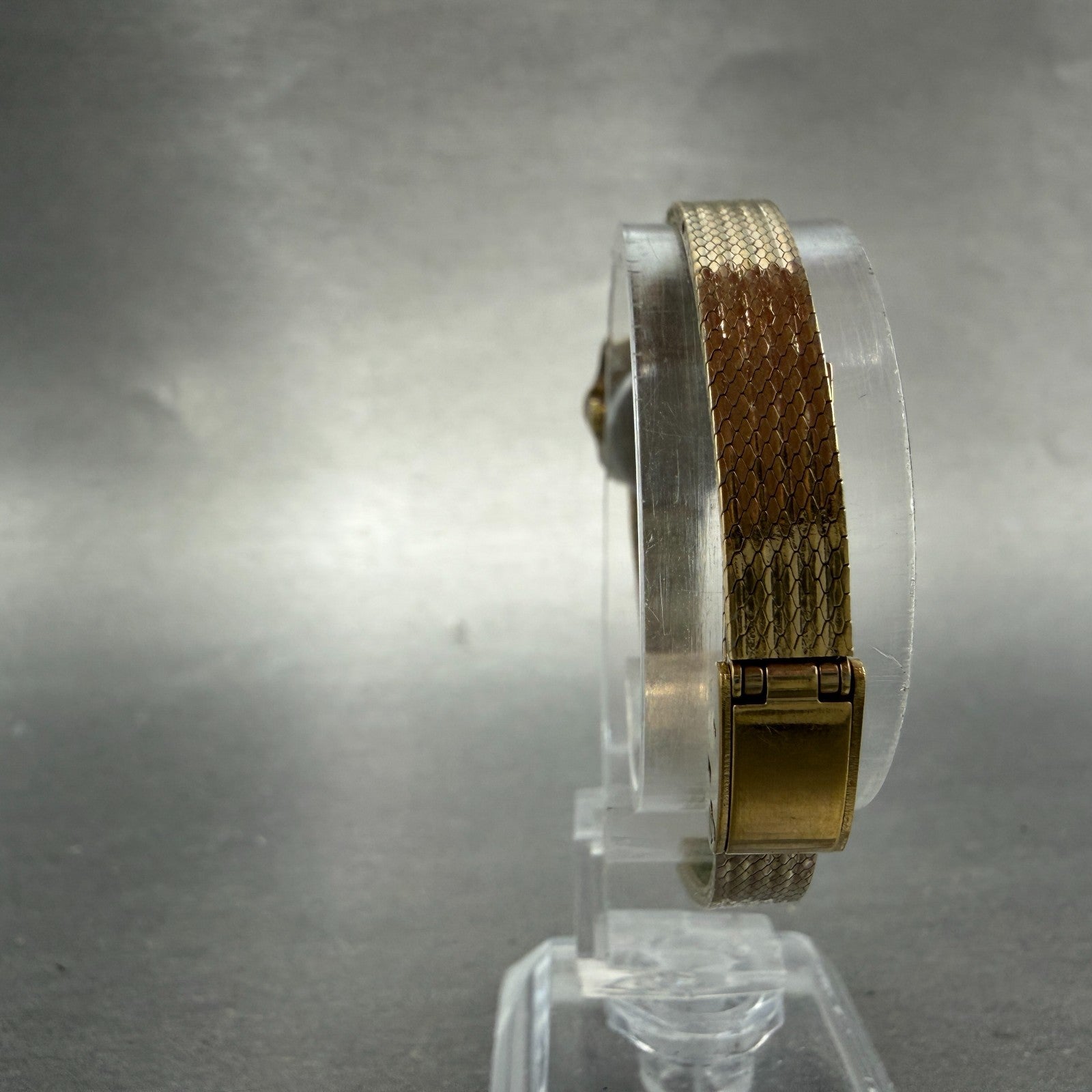 Armitron Deaville Watch Women 19mm Champagne Dial Gold Tone Oval New Battery7