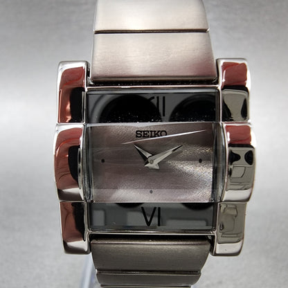 Seiko Watch Women 24mm Silver Dial Silver Tone Rectangle 4N007059 New battery1