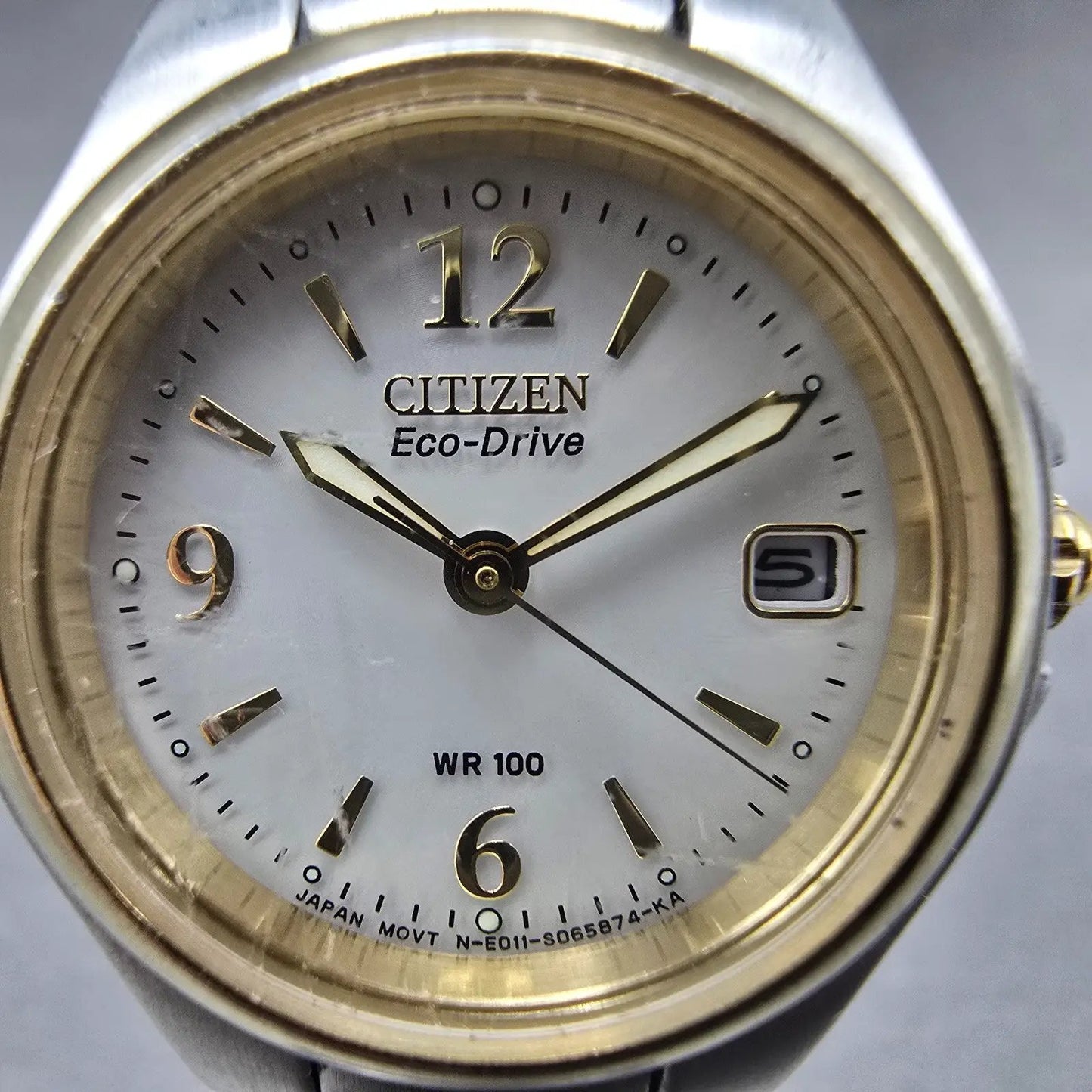 Citizen Eco-Drive Watch Women 25mm White Dial Two Tone Date E011-S039967 Runs1