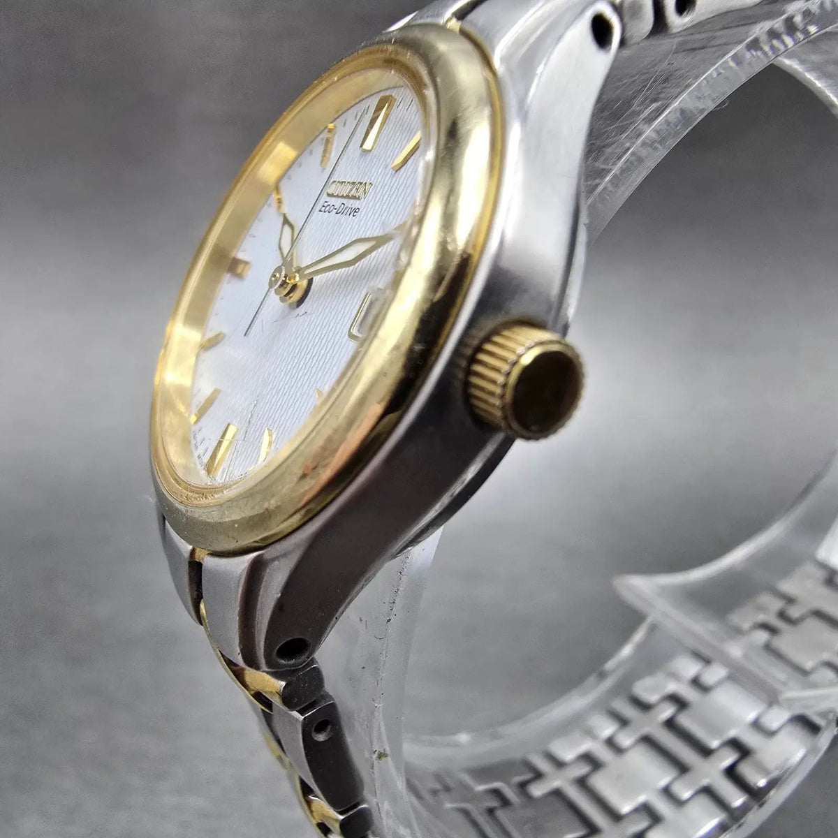 Citizen Eco-0Drive Watch Women 25mm White Dial Two Tone Date E011-S049571 Runs J2