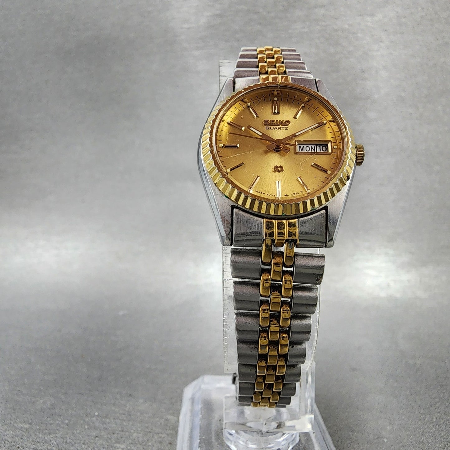 Seiko SQ Watch Women 24mm Gold Dial Two Tone Daydate 24mm Round New Battery J1235
