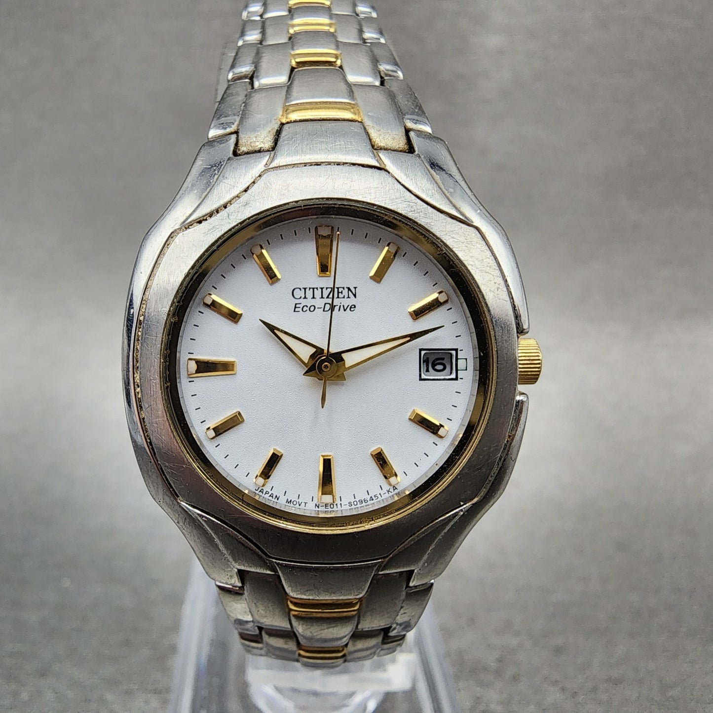 Citizen EcoDrive Watch Women 25mm White Dial Two Tone Date E011S049601 Run0