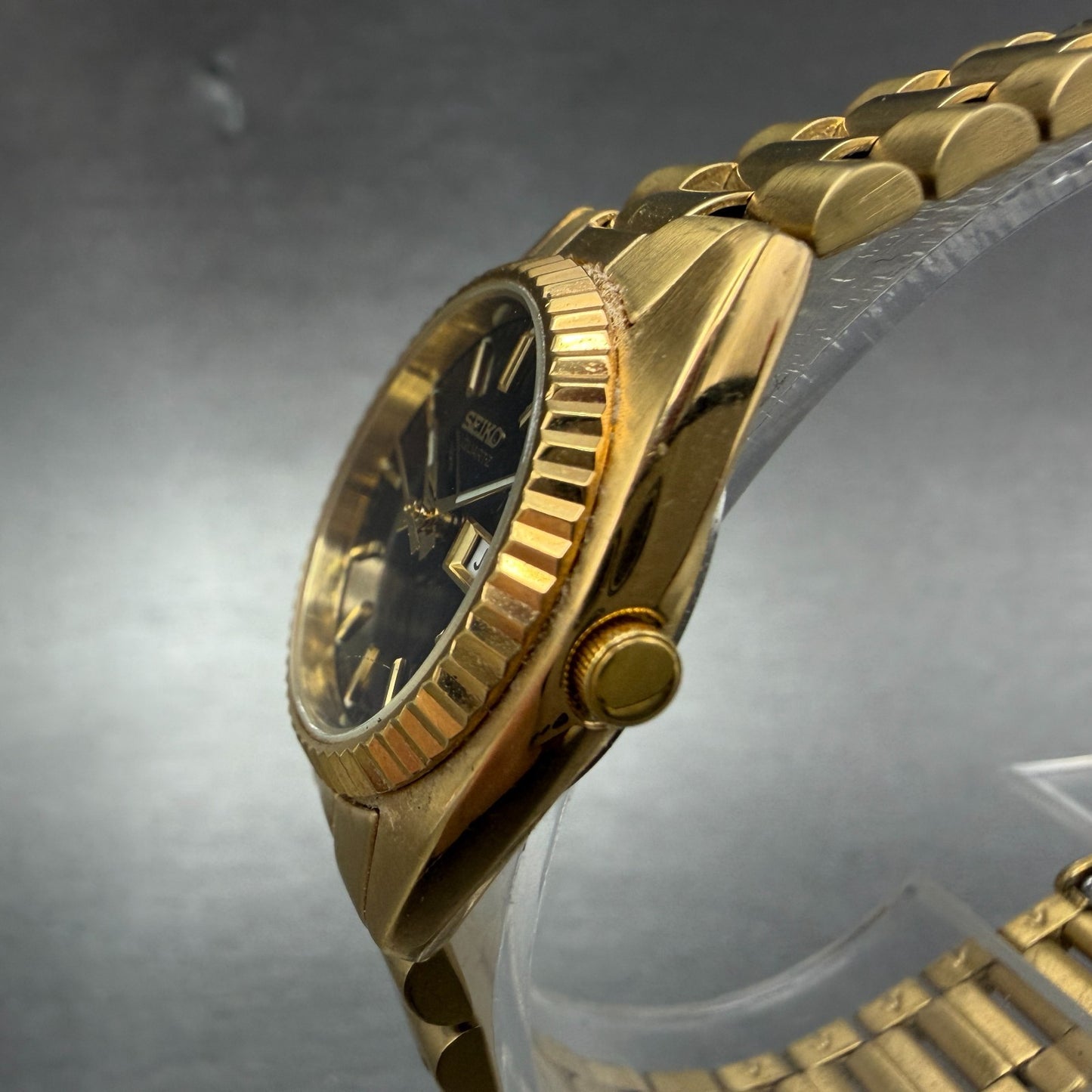 Seiko Watch Women 24mm Black Tone Gold Tone Daydate Round 7N83-0041 New Battery52