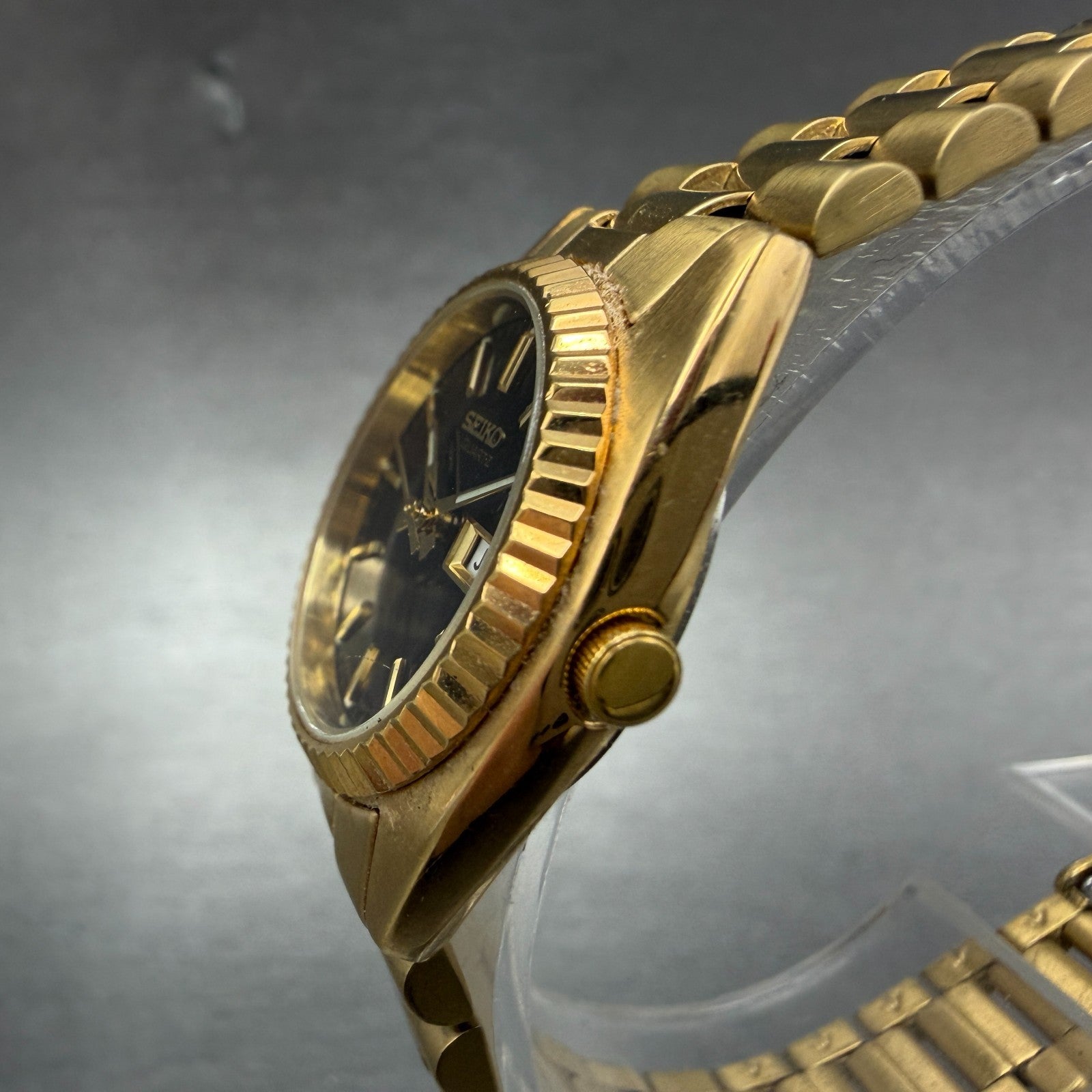 Seiko Watch Women 24mm Black Tone Gold Tone Daydate Round 7N83-0041 New Battery52