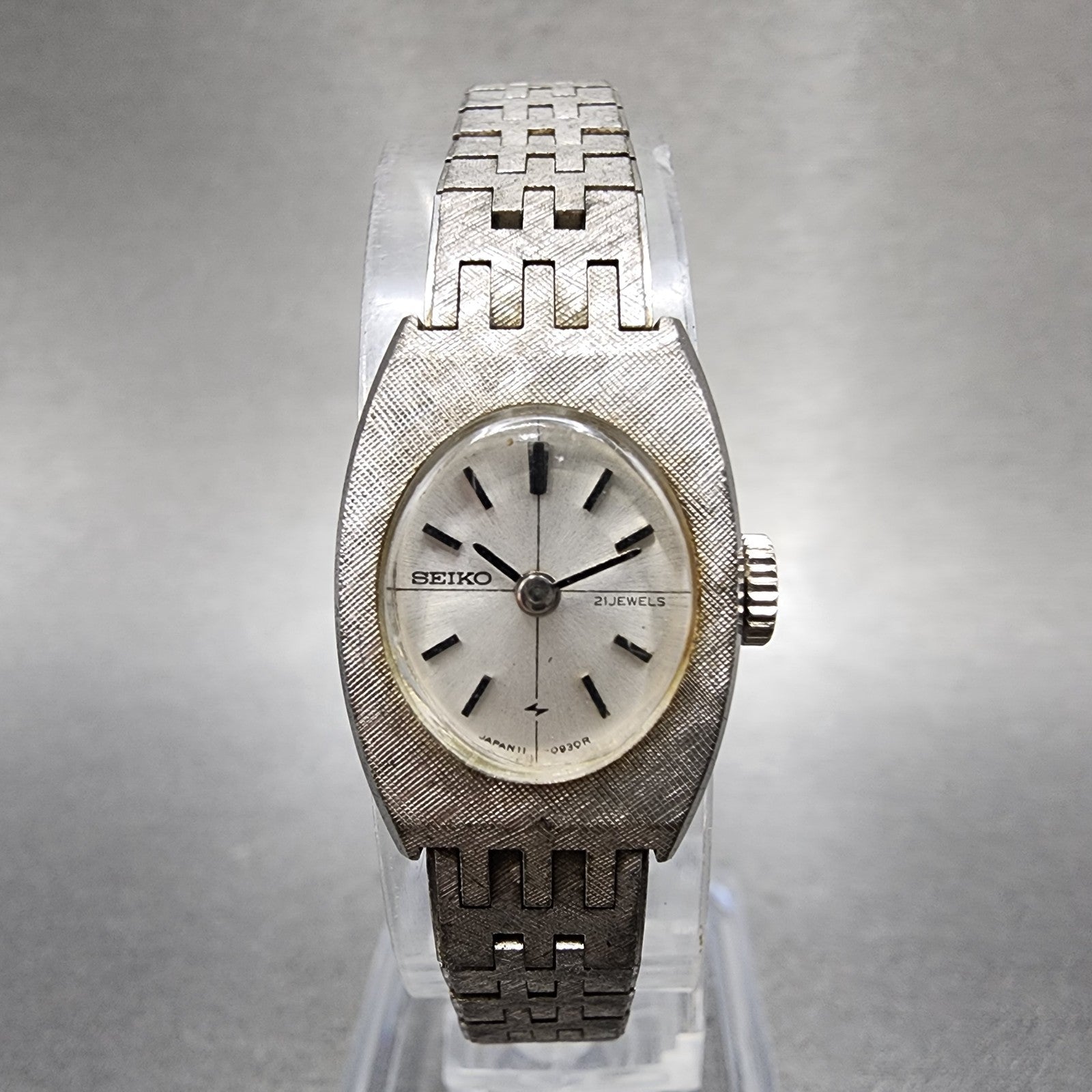 Seiko Watch Women 16mm Silver Dial Silver Tone Oval Manual 117060 Runs0
