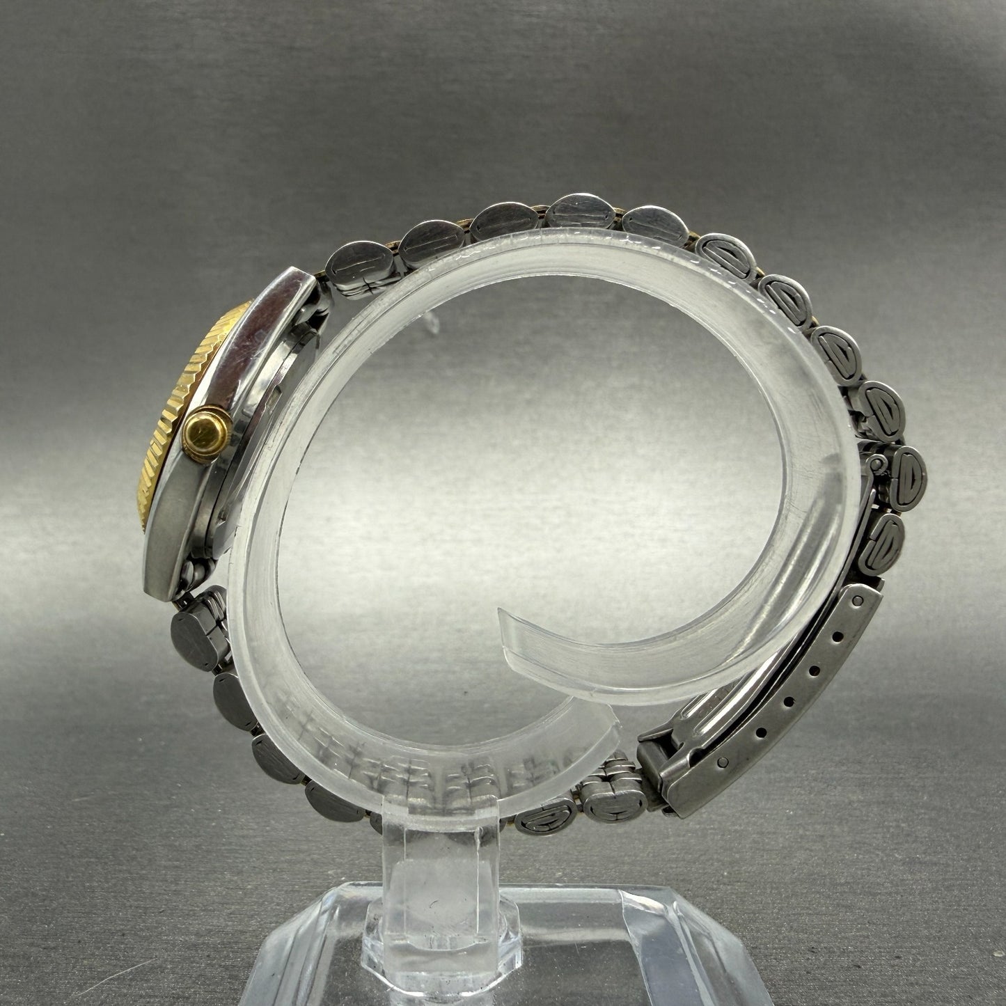 Citizen CQ Watch Women 25mm Silver Dial Two Tone Daydate 6000-R00413 New Batt KL6