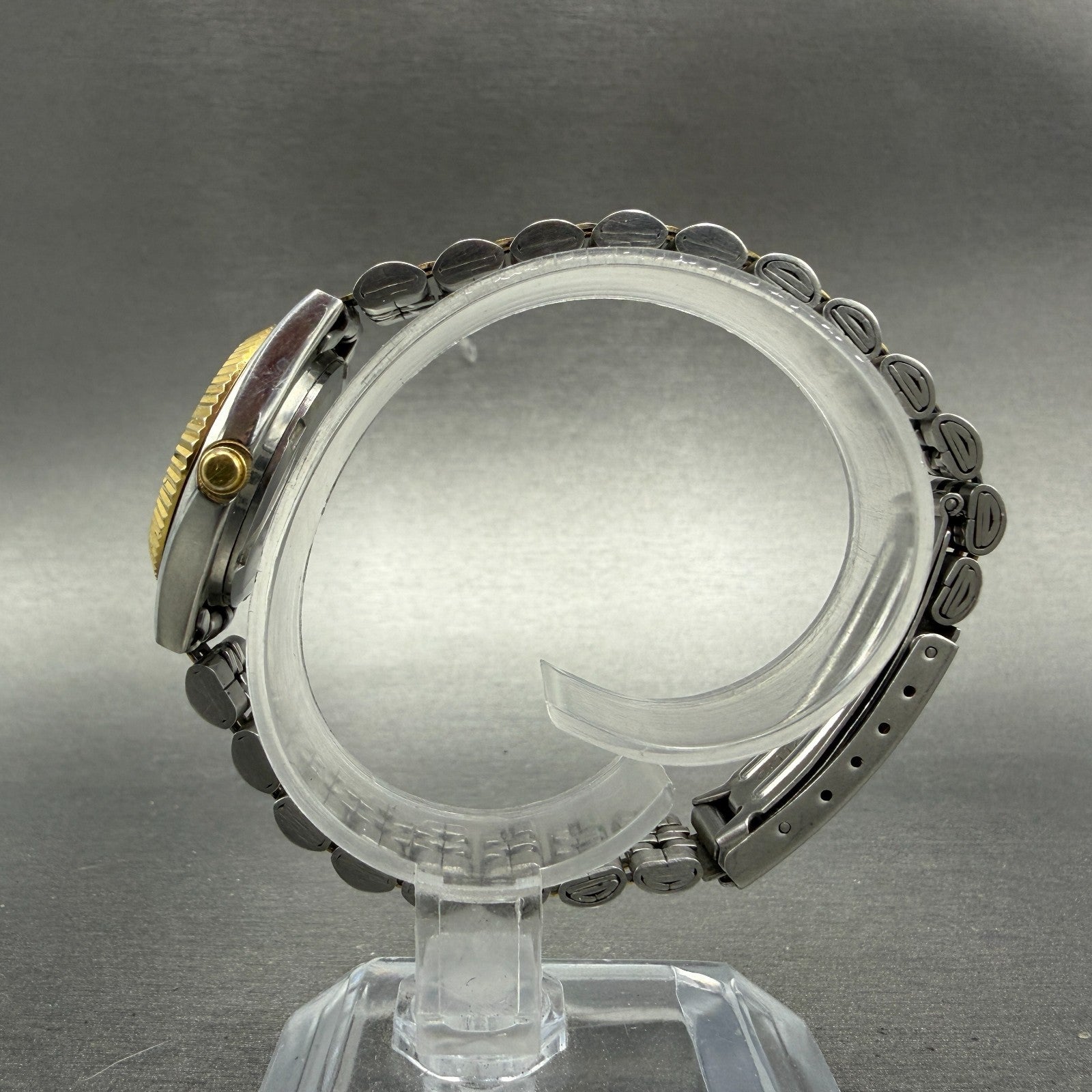 Citizen CQ Watch Women 25mm Silver Dial Two Tone Daydate 6000-R00413 New Batt KL6