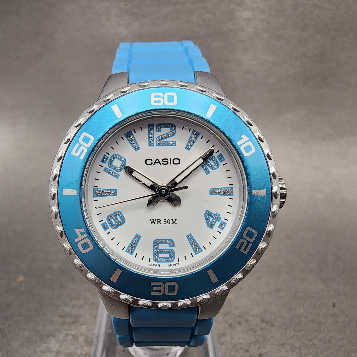 Casio Dive Watch Women 32mm White Dial Silver Tone Round LTP1331 New Battery1
