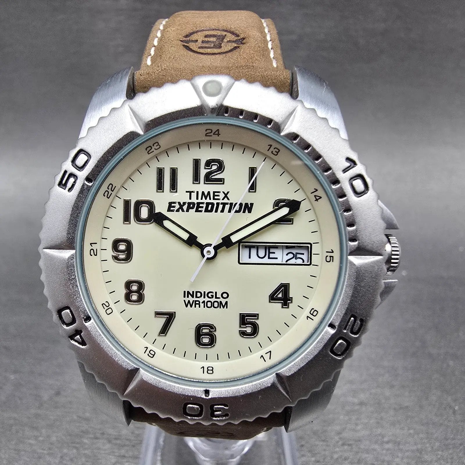 Timex Expedition Dive Watch Men 40mm Cream Dial Silver Tone Daydate New Battery0