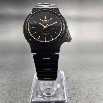 Seiko SQ Sports 100 Watch Women 26mm Black Dial Black & Gold Tone Daydate NewBat5