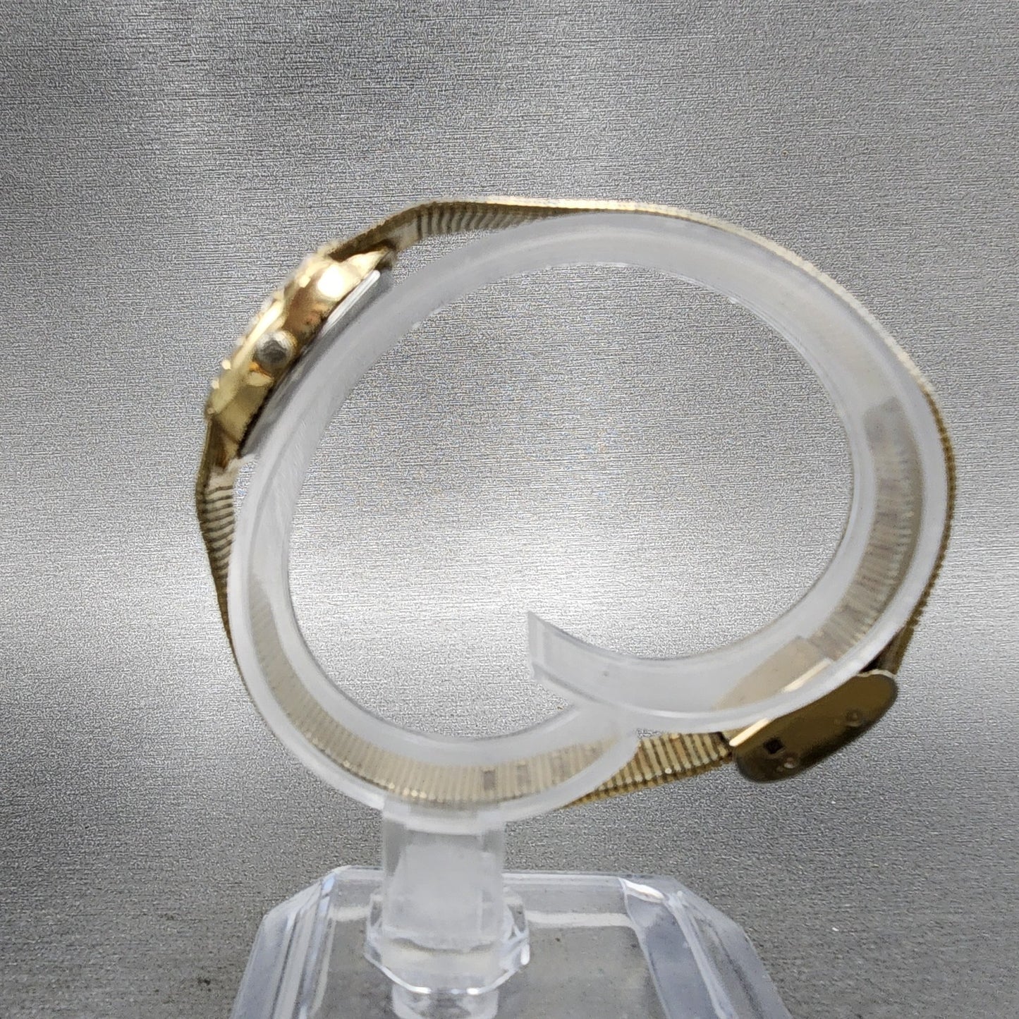 Waltham Watch Women 18mm Champagne Dial Gold Tone Oval 6L32 New Battery Hearts6