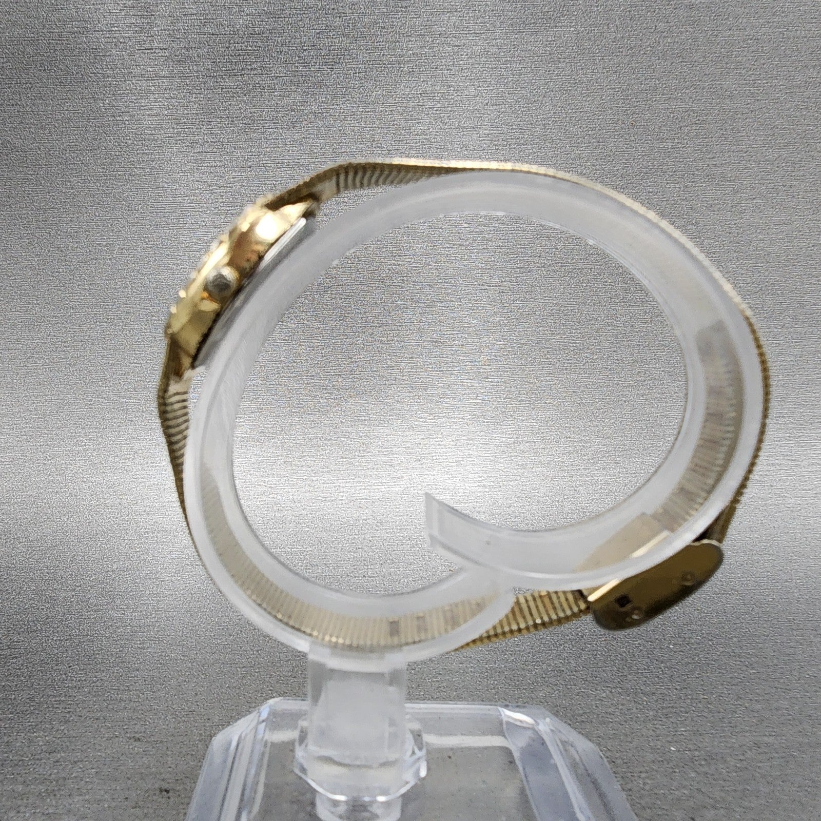 Waltham Watch Women 18mm Champagne Dial Gold Tone Oval 6L32 New Battery Hearts6