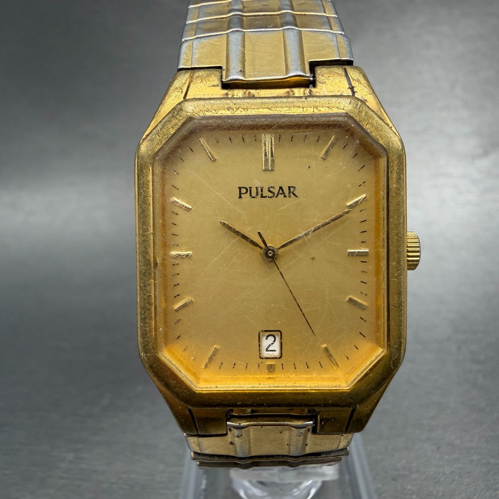 Seiko Pulsar Tank Watch Men 27mm Champagne Dial Gold Tone Date V732-X165 New Bat0