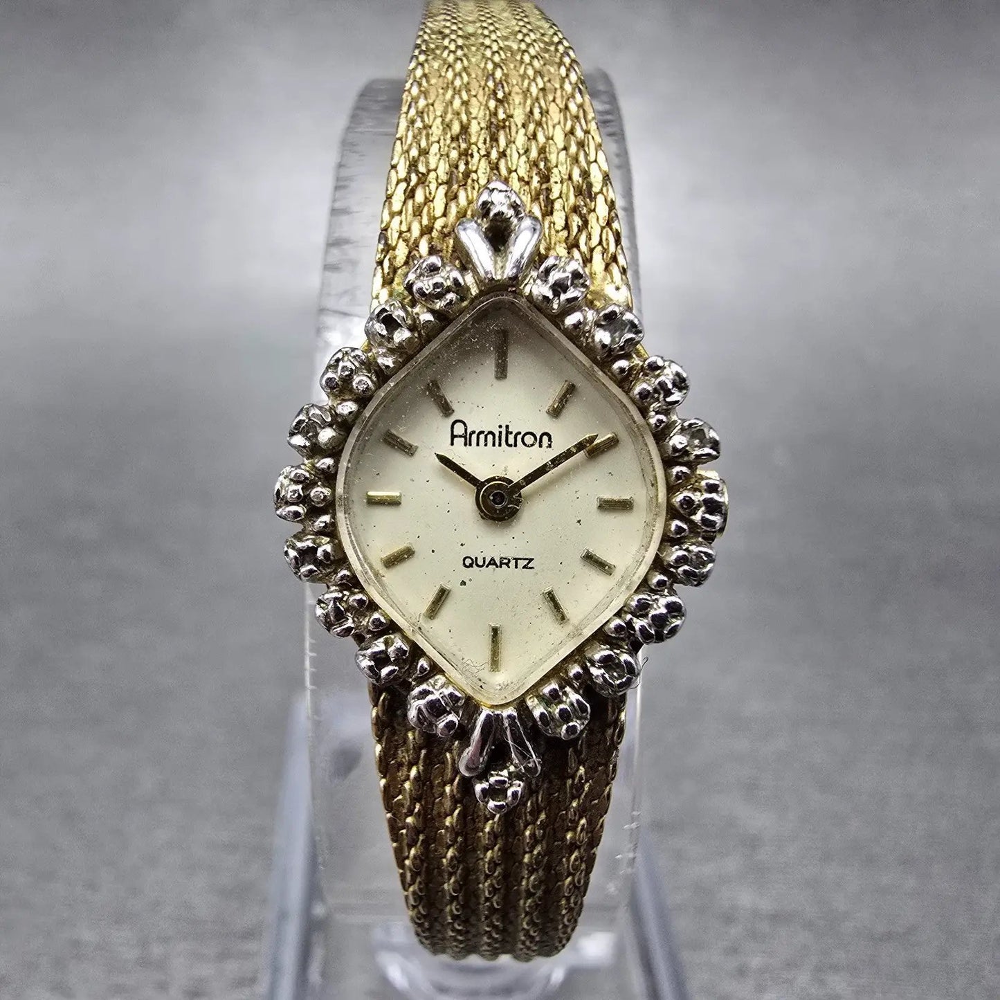 Armitron Watch Women 15mm Cream Dial Gold Tone Diamond bezel Oval New Battery0