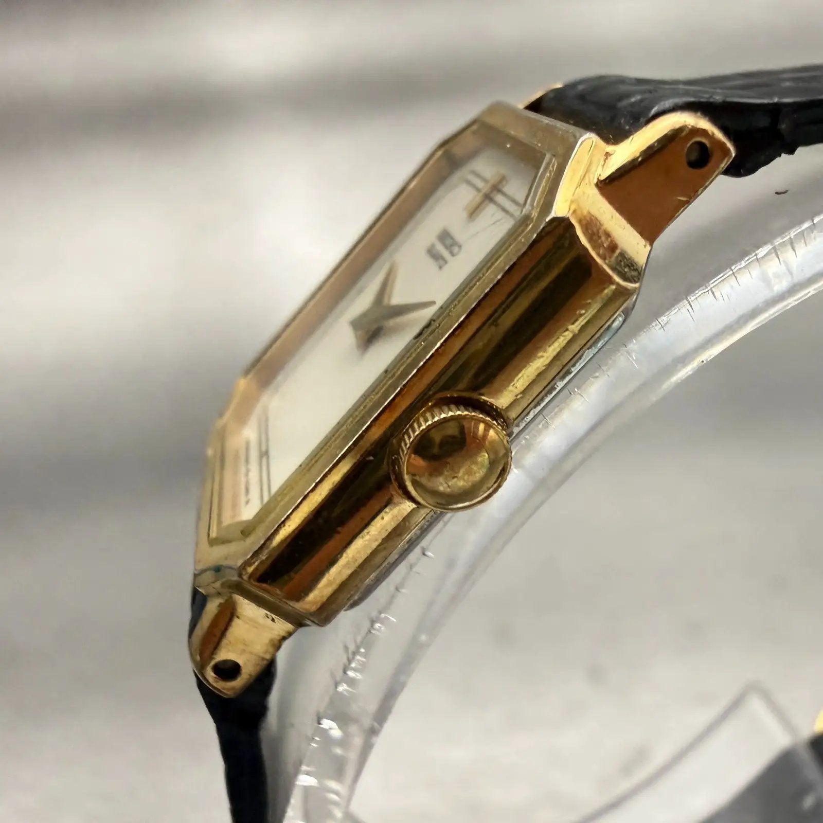 Seiko Watch Women 18mm Ivory Dial Gold Tone Rectangle 1400-8440 New Battery VTG2