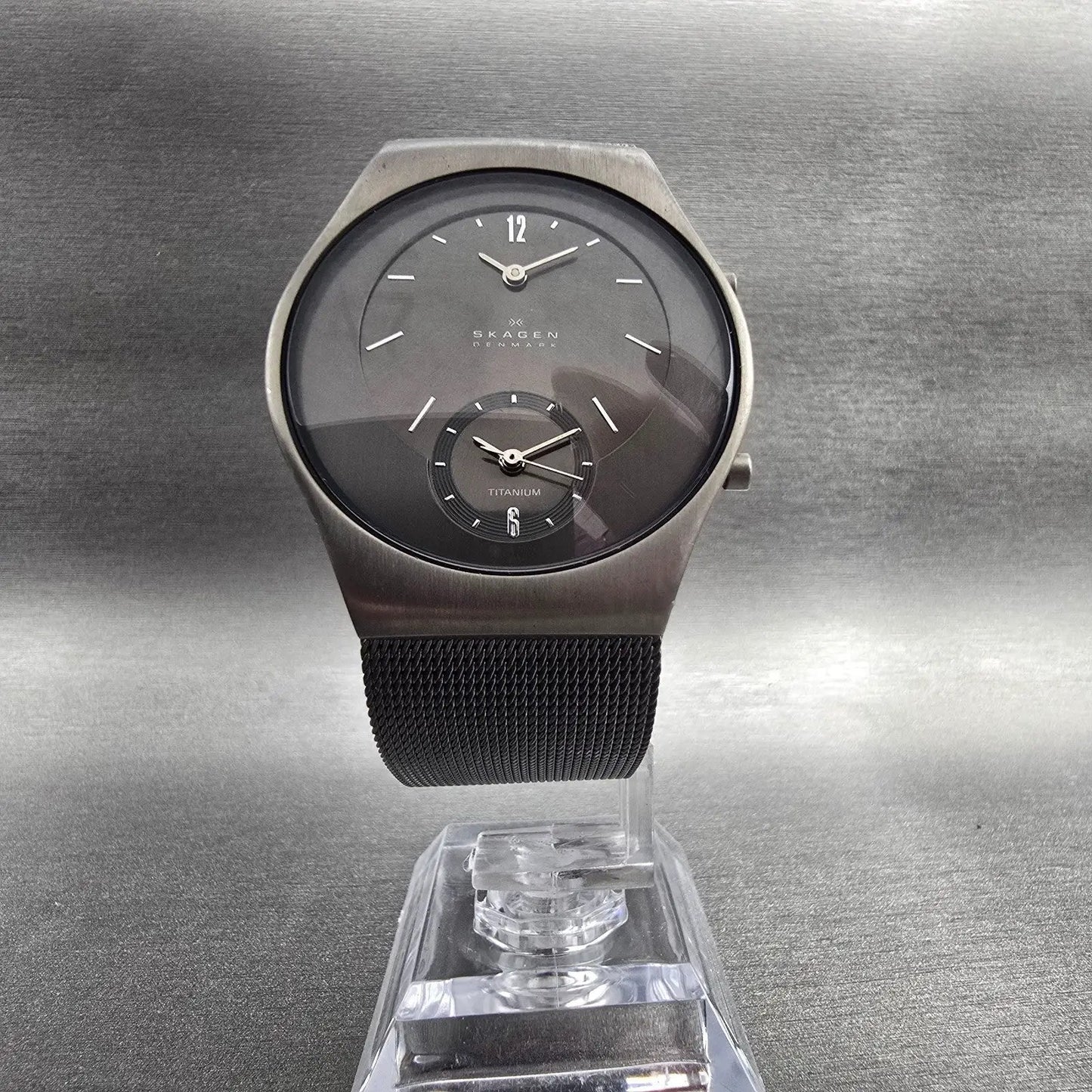 Skagen Watch Men 37mm Gray Dial Titanium Dual Time Round 733XLTTM New Battery5