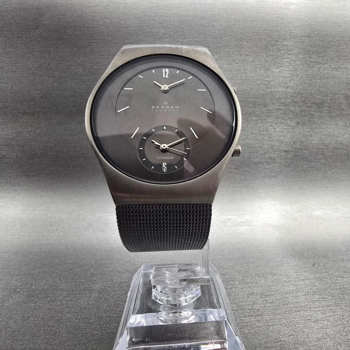 Skagen Watch Men 37mm Gray Dial Titanium Dual Time Round 733XLTTM New Battery5