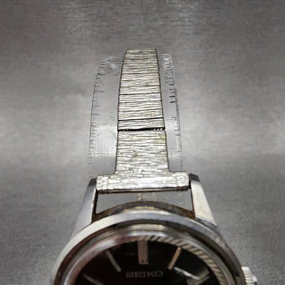 Seiko Watch Women 27mm Black dial Silver Tone Date Manual 2118-0340 Runs READ!!!