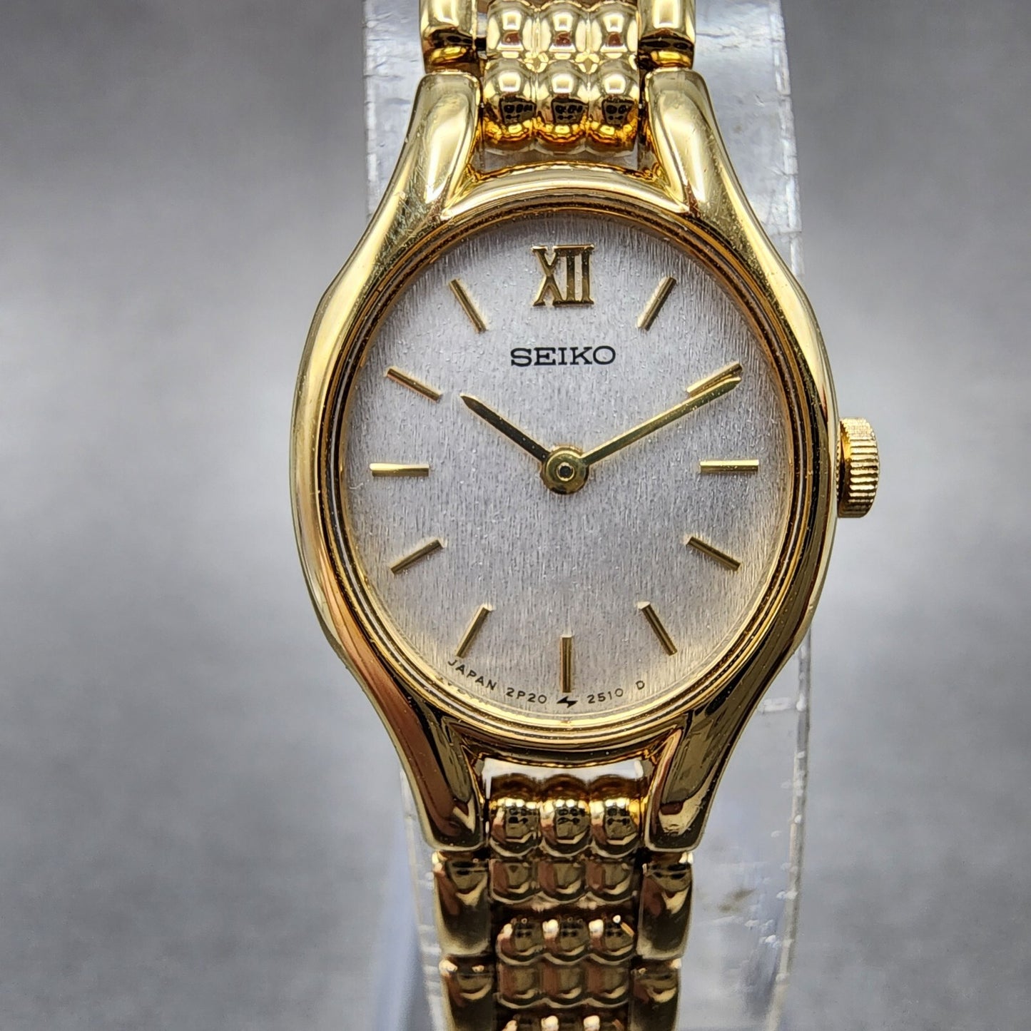 Seiko Watch Women 18mm Silver Dial Gold Tone Oval 2p206230 New Battery1