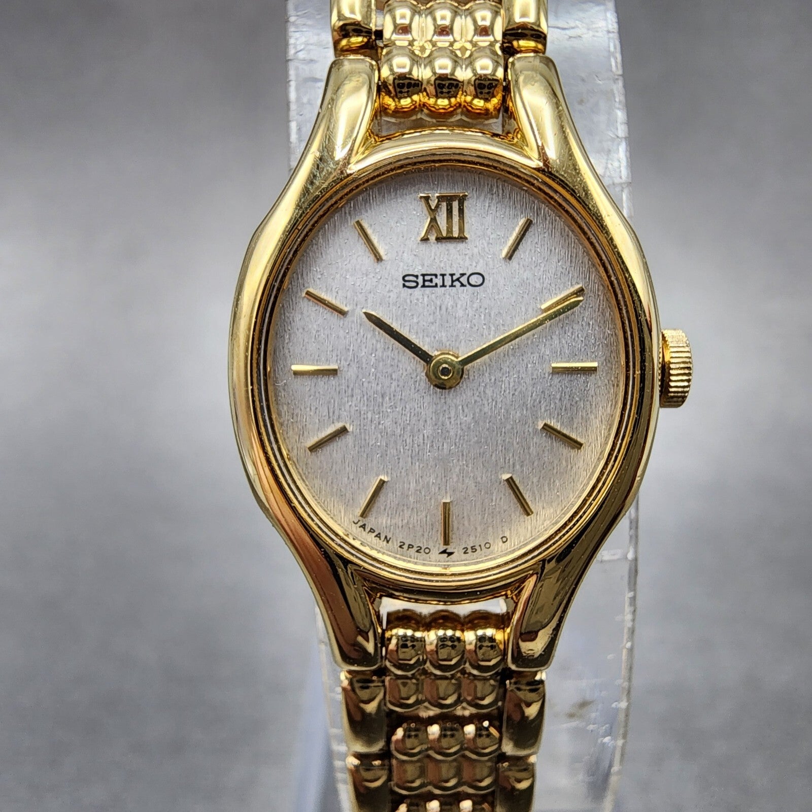 Seiko Watch Women 18mm Silver Dial Gold Tone Oval 2p206230 New Battery1