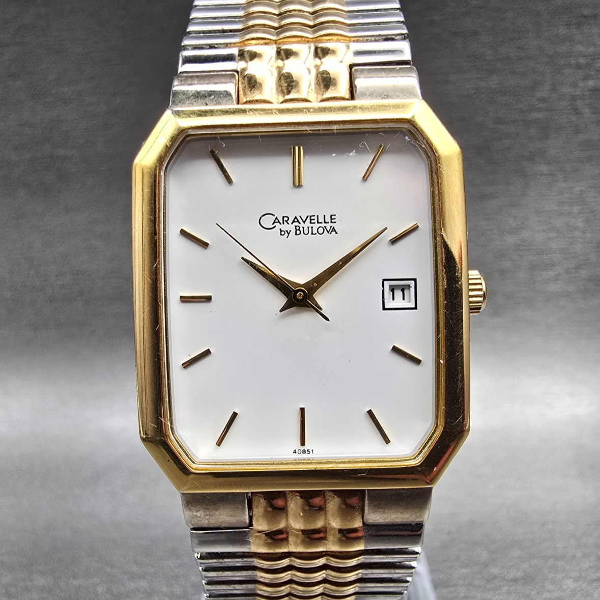 Bulova Caravelle Watch Men 26mm White Dial Two Tone Date Rectangle 40B51 New Bat0