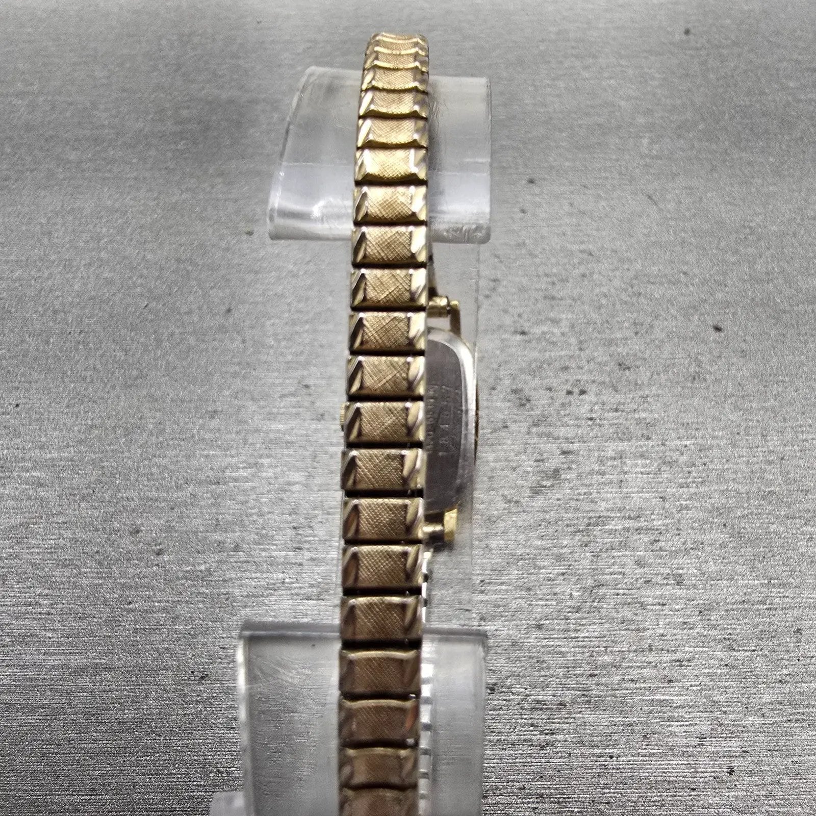 Seiko Watch Women 15mm Champagne Dial Gold Tone Oval 1320-5539 New Battery VTG7
