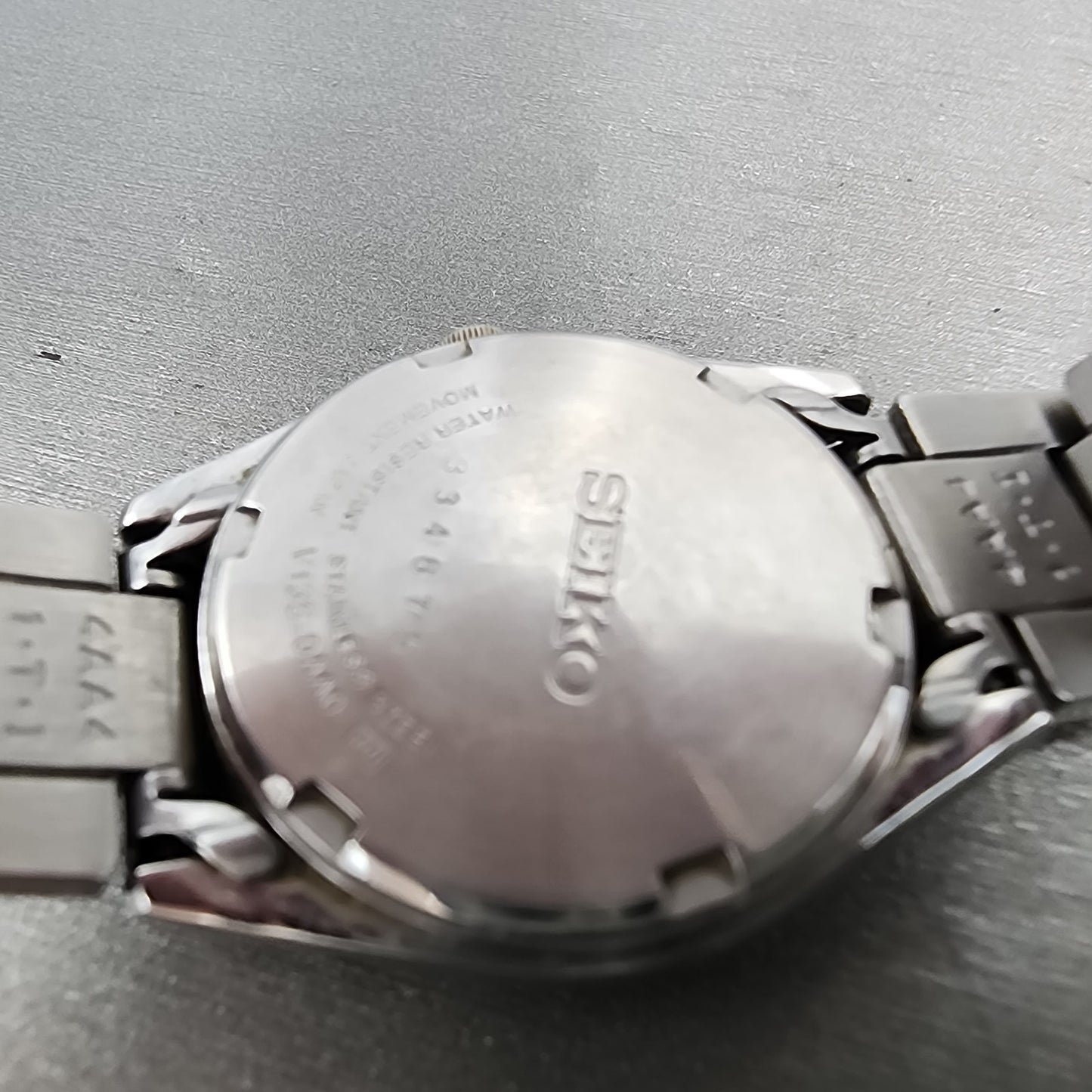 Seiko Solar Watch Women 25mm White Dial Two Tone Daydate Round V1380AA0 Runs9