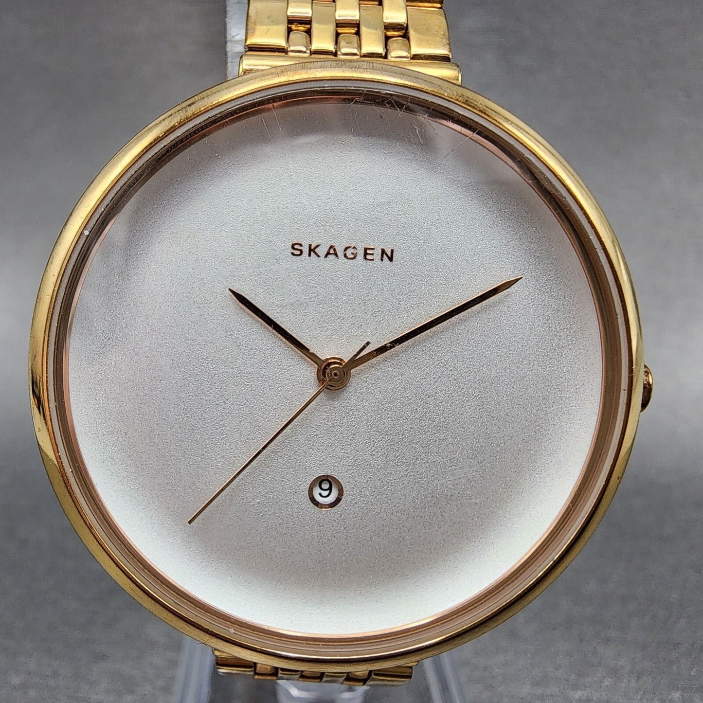 Skagen Gitte Watch Women 39mm White Dial Gold Tone Date Round New Battery1