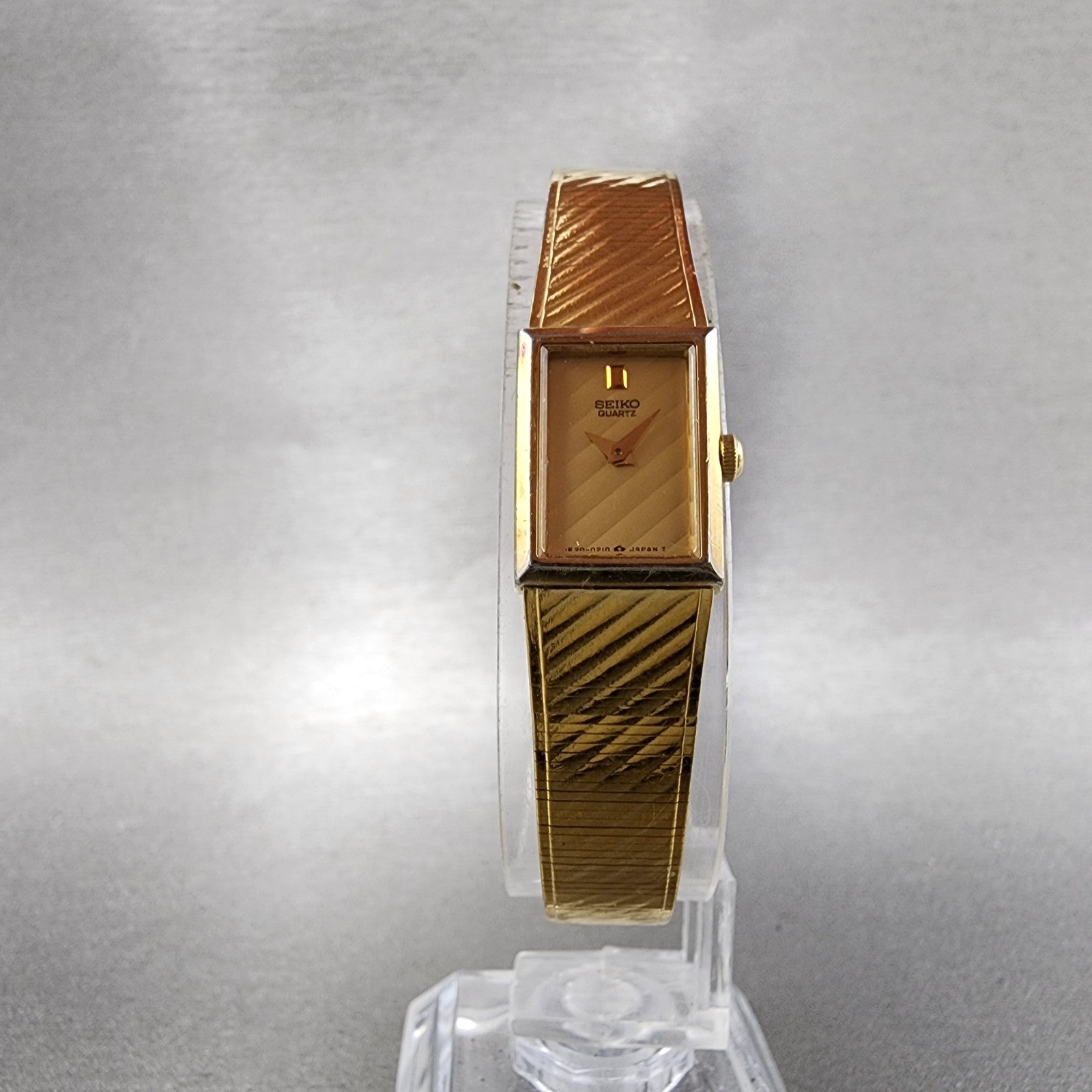 Seiko Tank Watch Women 12mm Gold Dial Gold Tone 1E205109 Rectangle New Battery5