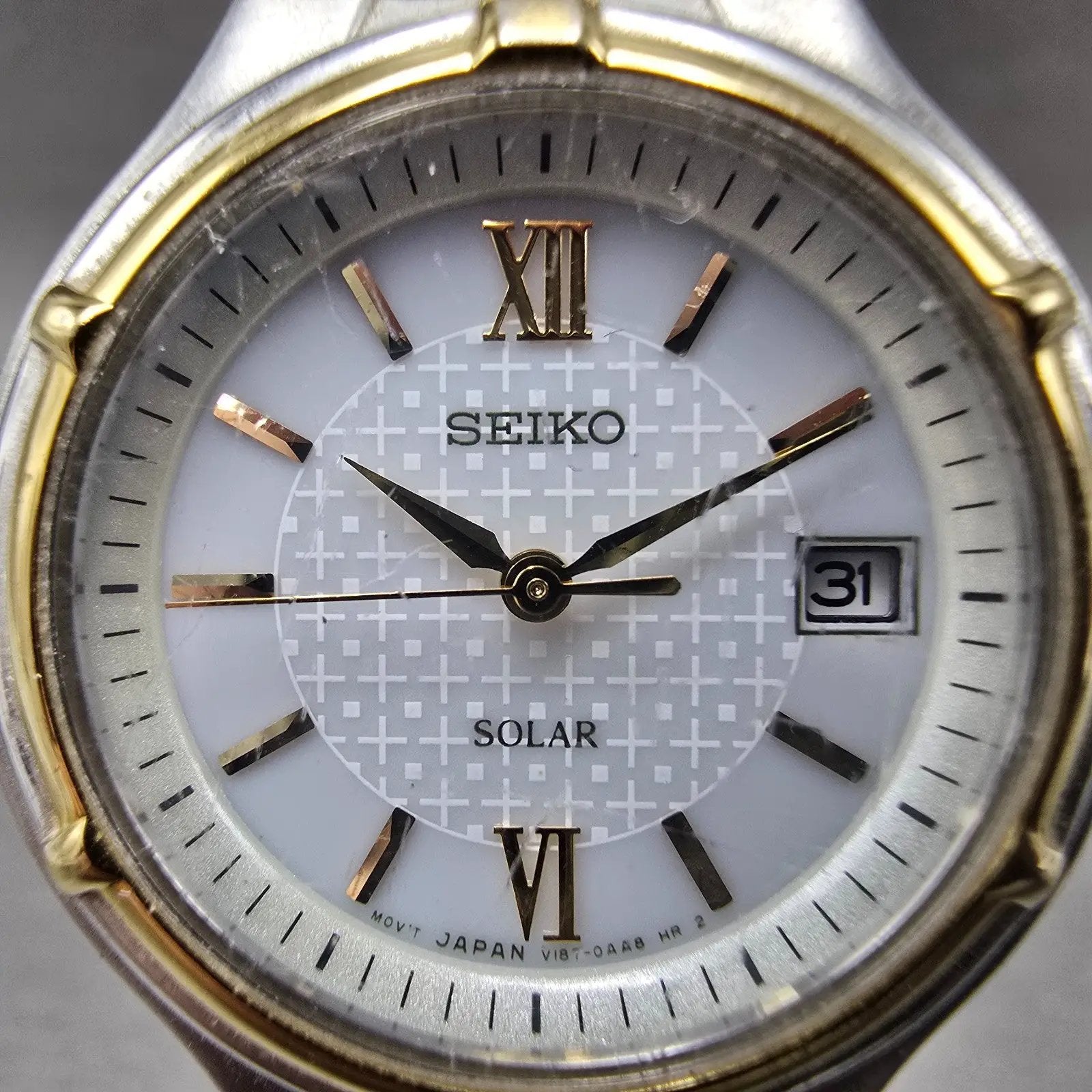 Seiko Solar Watch Women 28mm White Dial Two Tone Date Round V187-0AA0 Runs1