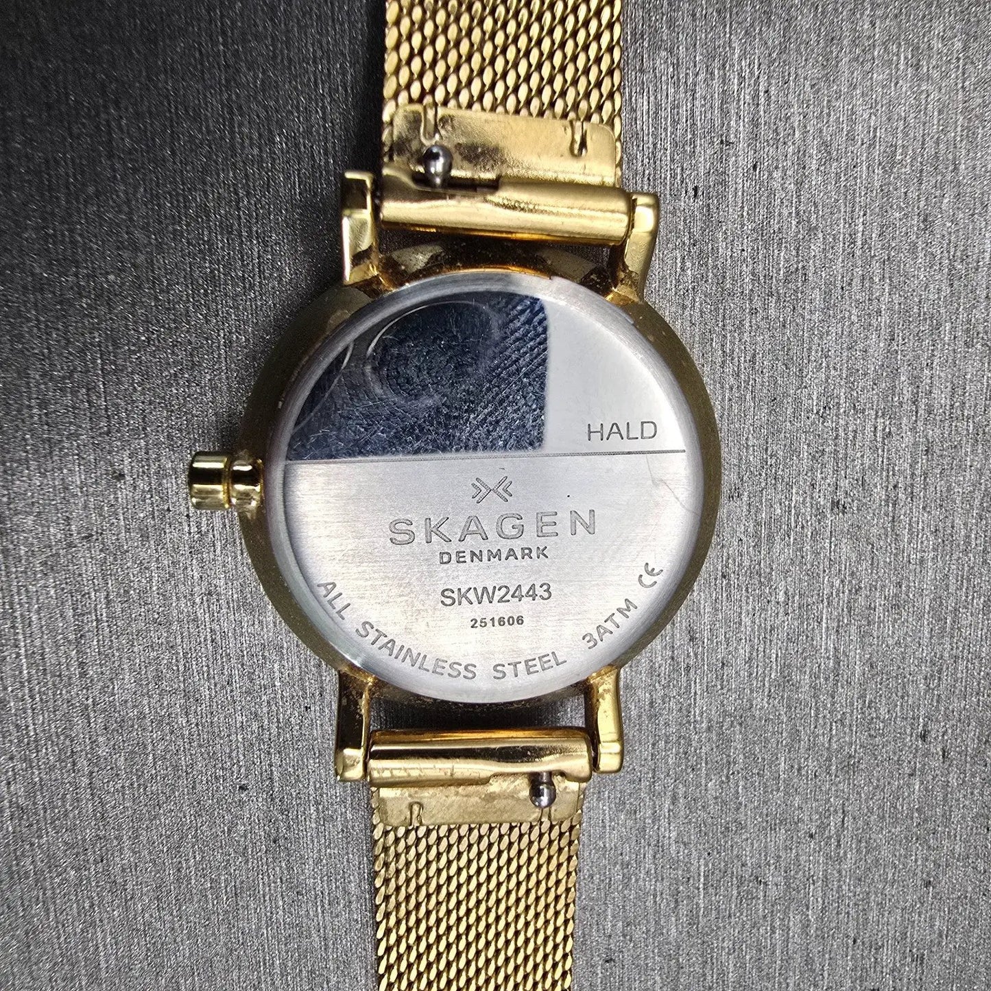 Skagen Hald Watch Women 26mm White Dial Gold Tone Round SKW2443 New Battery10