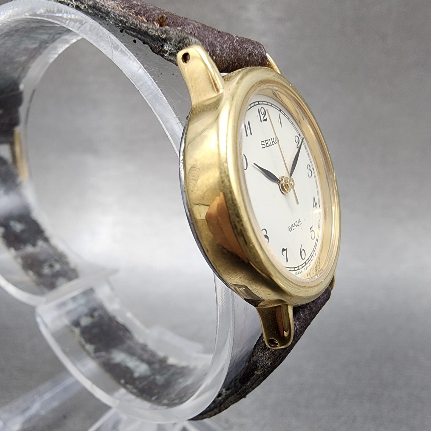 Seiko Avenue Watch Women 23mm White Dial Gold Tone Round 1F210C40 New Battery4