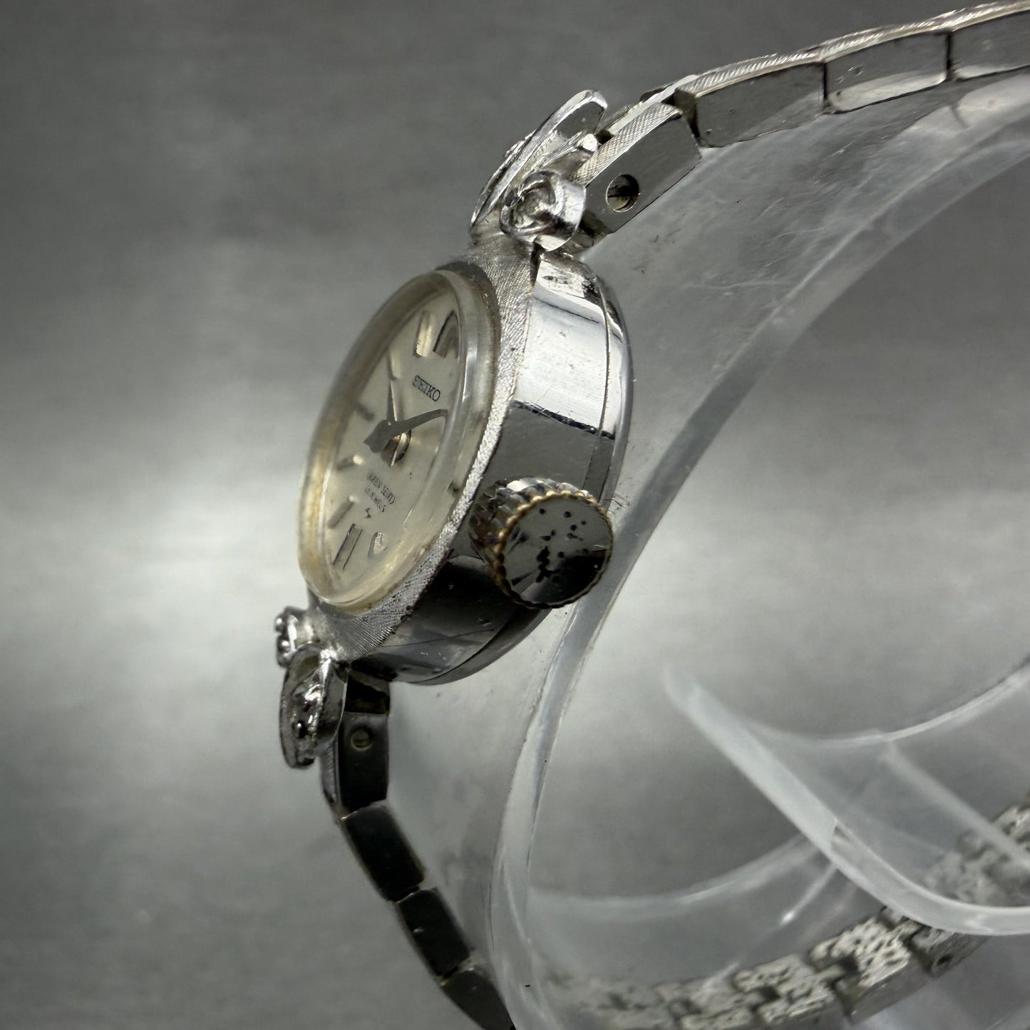 Seiko Queen Seiko Watch Women 16mm Silver Dial Silver Tone Manual 10200040 Runs2