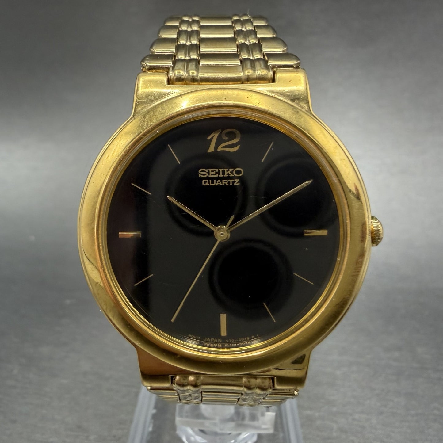 Seiko Watch Men 33mm Black Dial Gold Tone Round Vintage V701-1T79 PARTS0