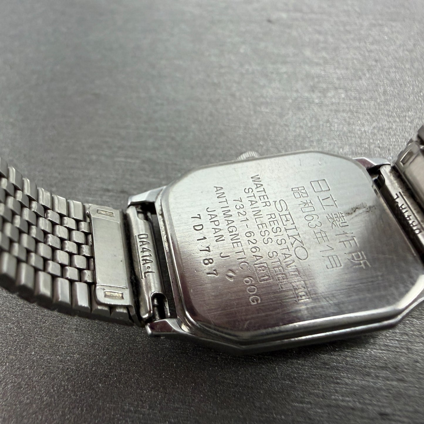 Seiko Watch Women 20mm Silver Dial Silver Tone Octagon 7321-626A new Battery9