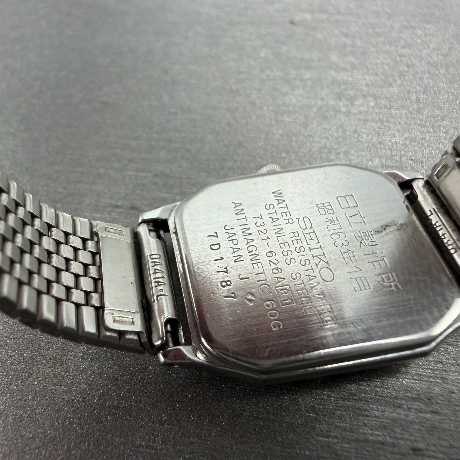 Seiko Watch Women 20mm Silver Dial Silver Tone Octagon 7321-626A new Battery9