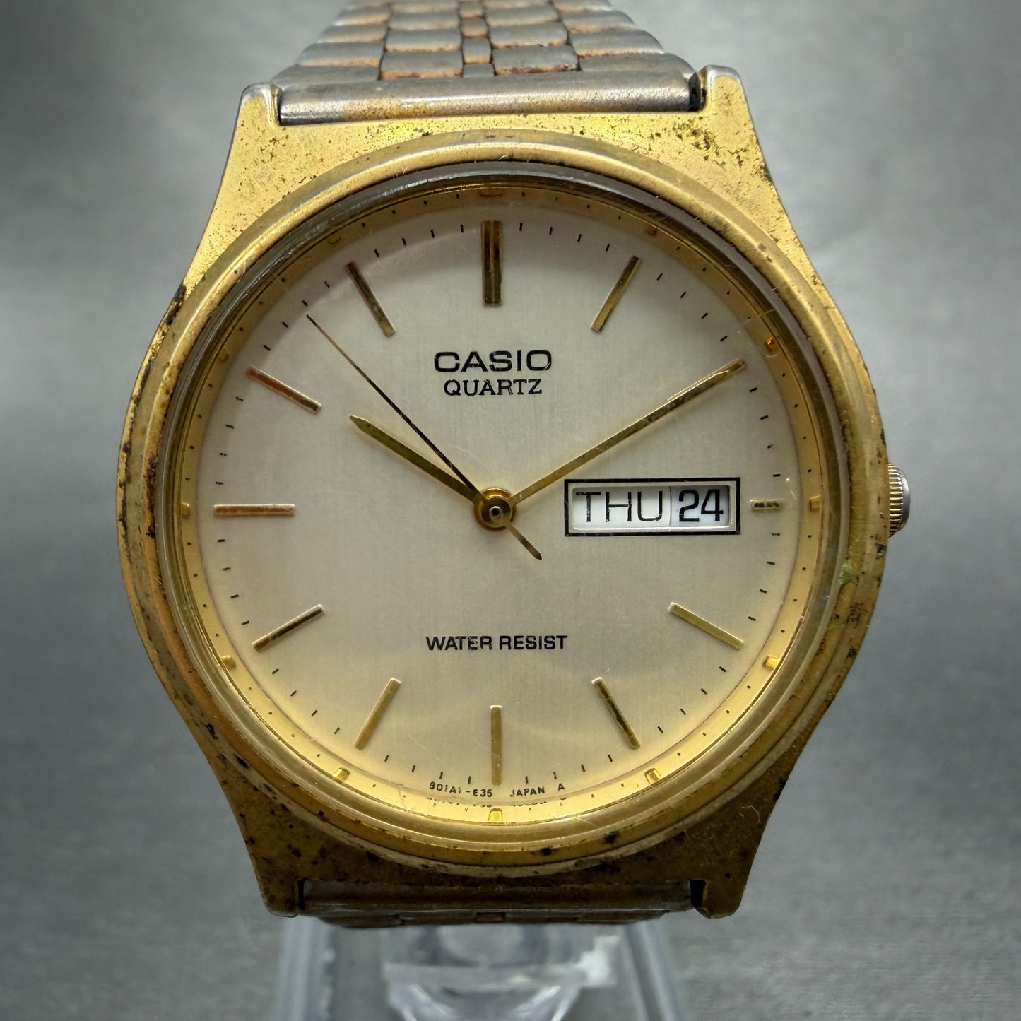 Casio MQ-514 Watch Men 33mm Silver Dial Gold Tone Round Daydate New Battery0
