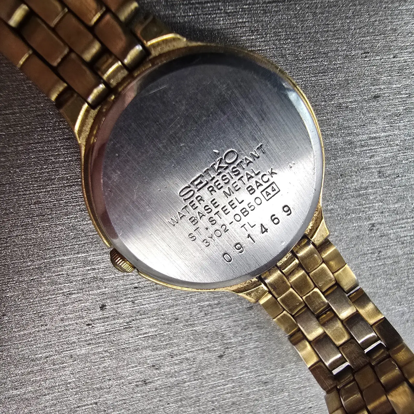 Seiko Watch Women 24mm White Dial Gold Tone Round 3Y02-0B50 New Battery Vintage10