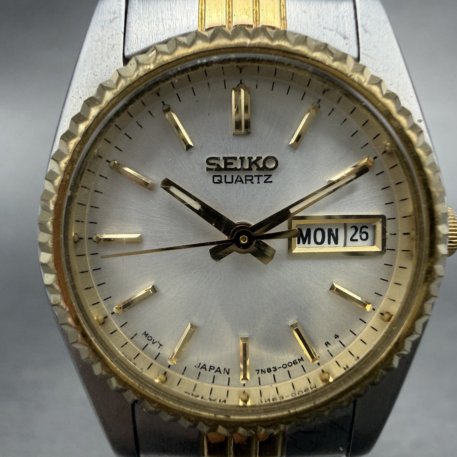 Seiko Watch Women 25mm White Dial Two Tone daydate Round 7n83-0041 New Batt A8H1