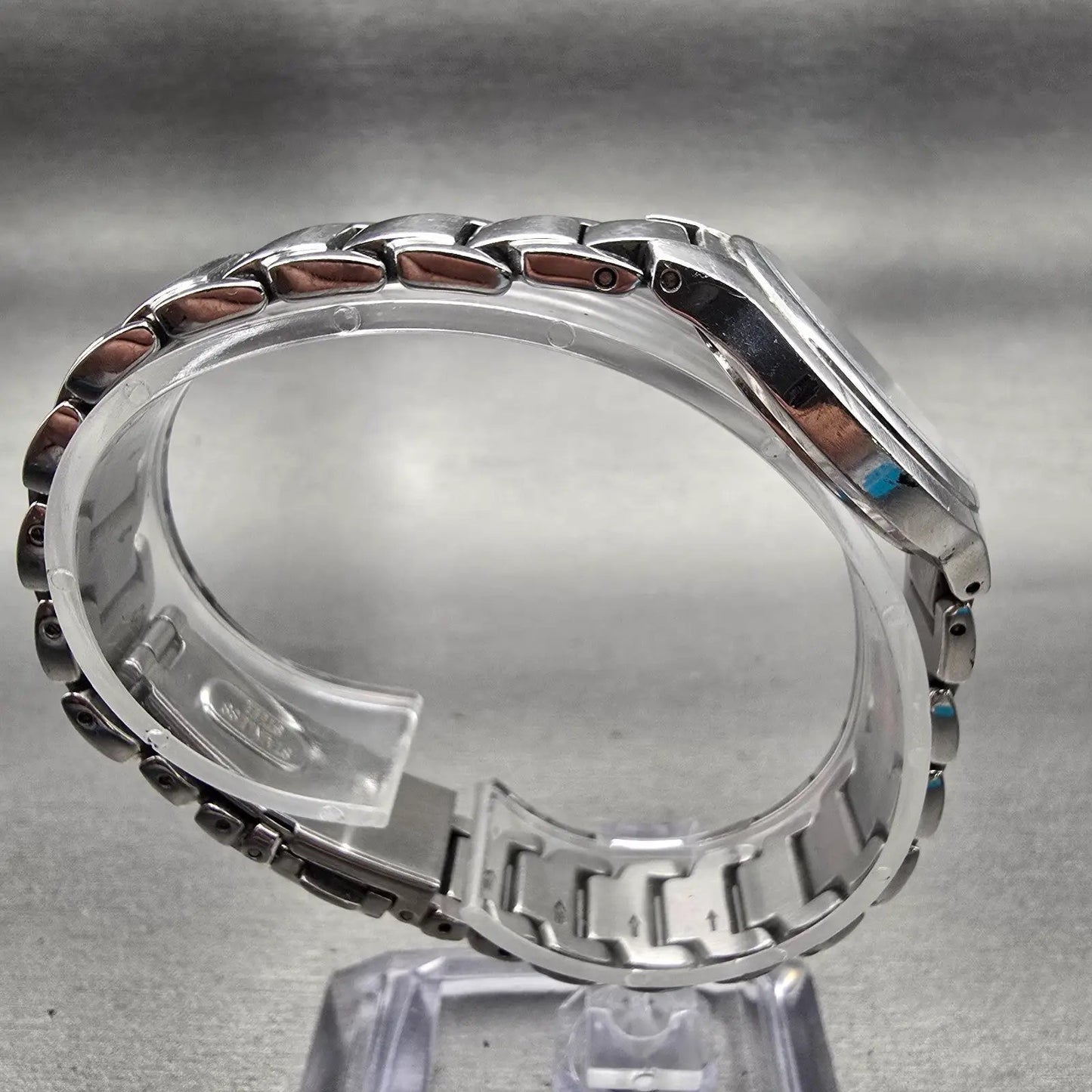 Bulova Watch Women 28mm White Dial Silver Tone Round 96L215 New Battery8