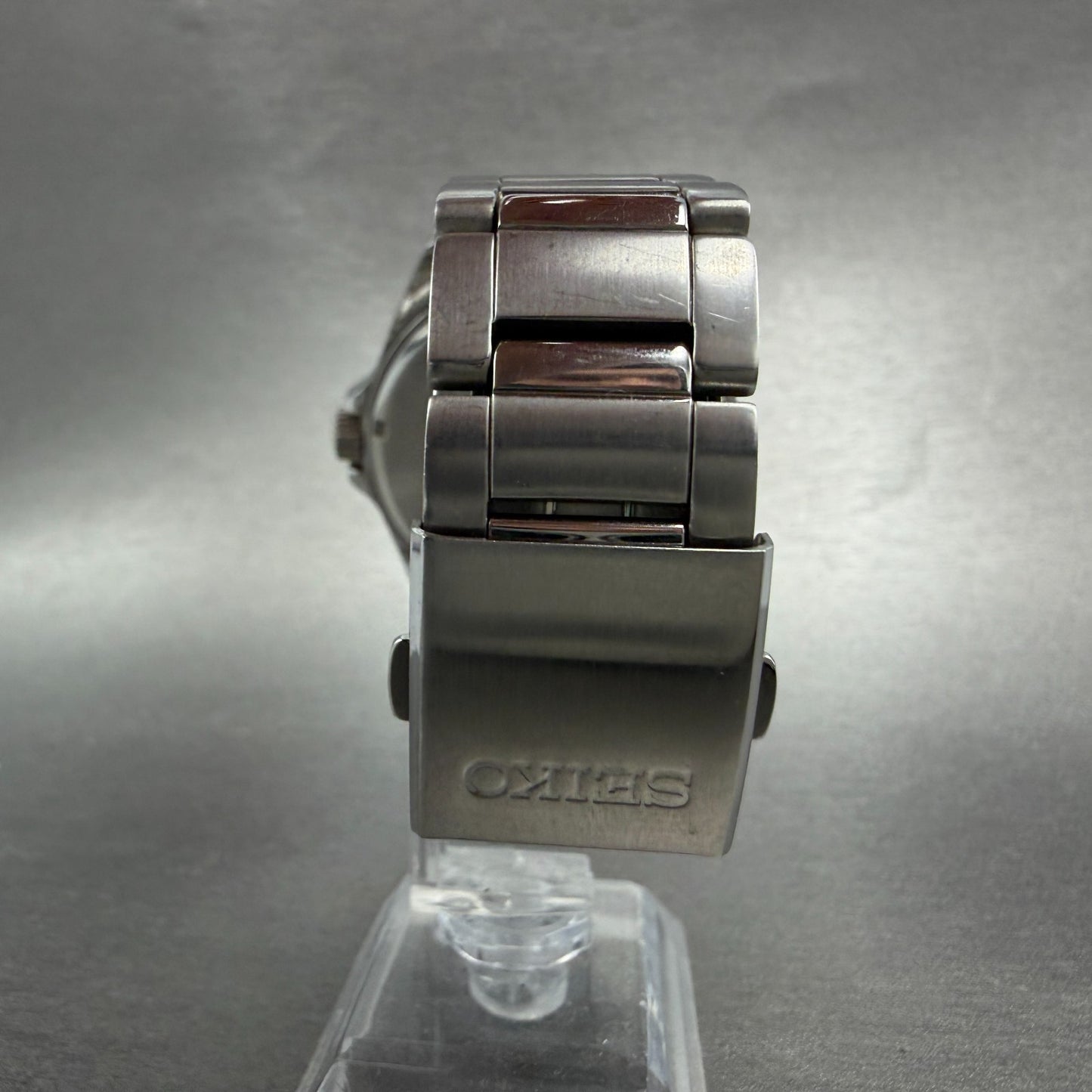 Seiko Solar Watch Men 42mm Blue Dial Silver Tone Date Round V157-0CP0 Runs7